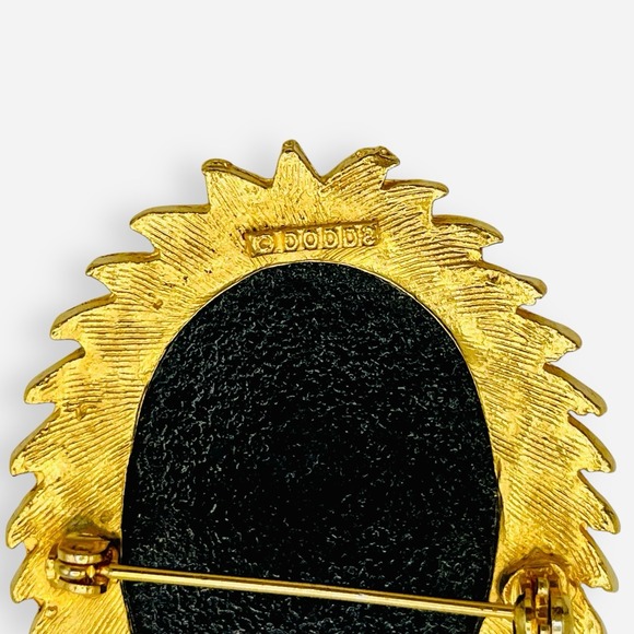 Vintage Courting Couple Brooch Gold Tone Black Filigree Dodds - Picture 3 of 4